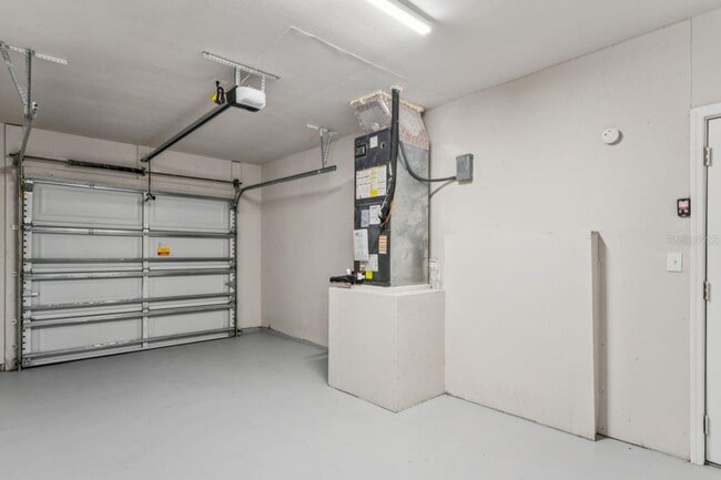 Building Photo - 1470 Overlea St