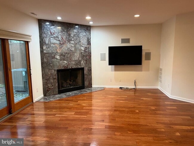 Building Photo - 1710 Chanticleer