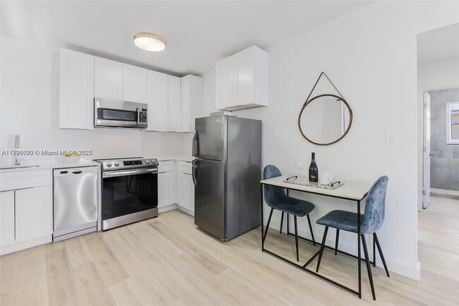 Building Photo - 421 75th St