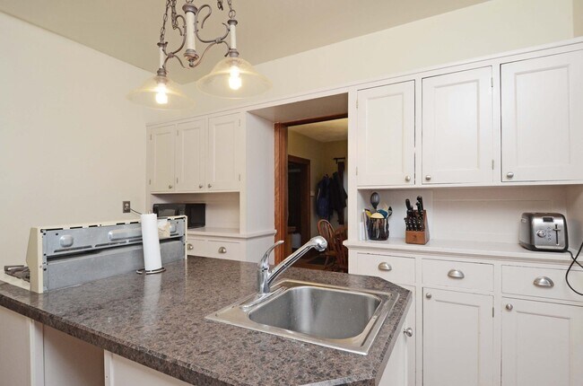 Building Photo - Gorgeous 3 Bed, 2 Bath Kingfield Home Available 9/10!