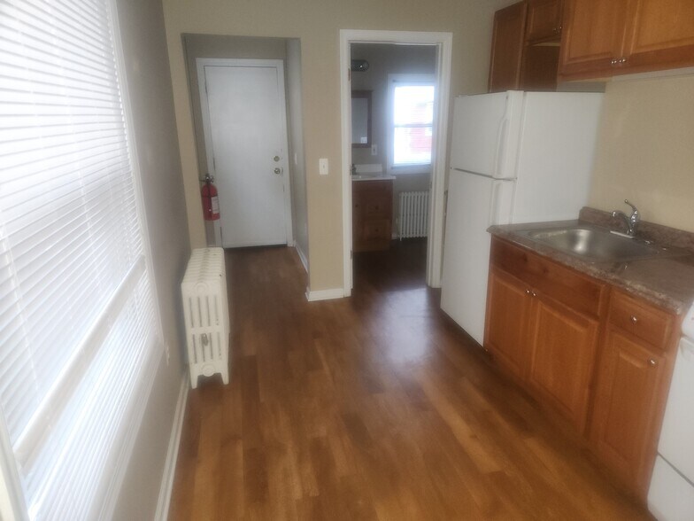 Primary Photo - 96 Broughton Ave