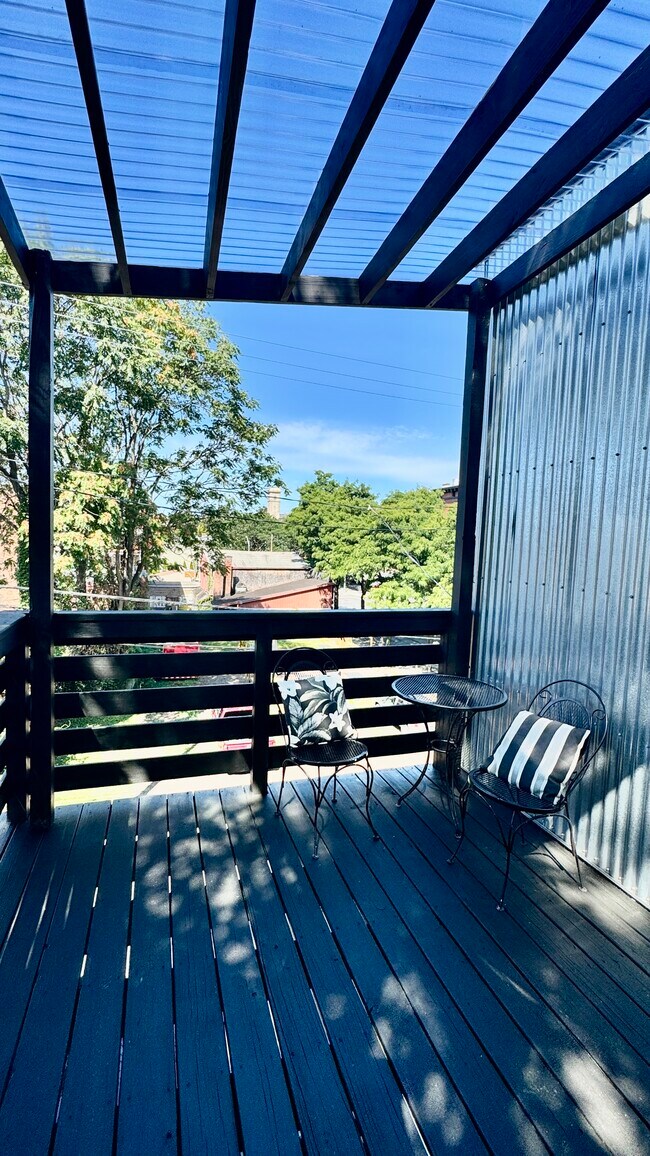 Building Photo - 104 Ferry St