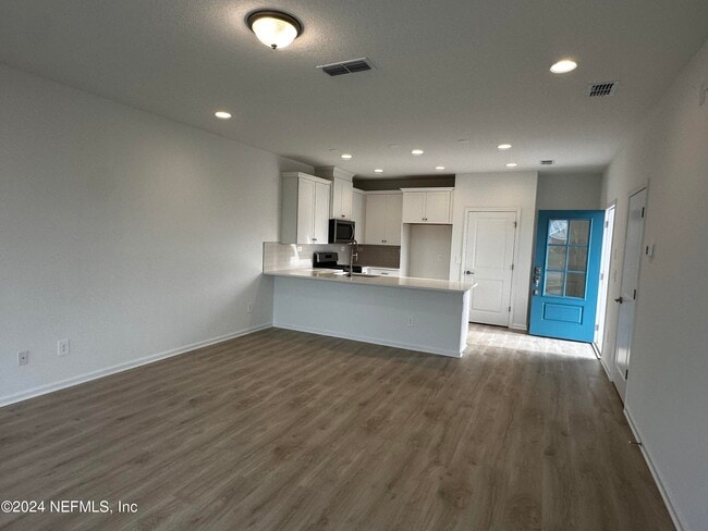 Building Photo - 315 Brandon Lks Dr