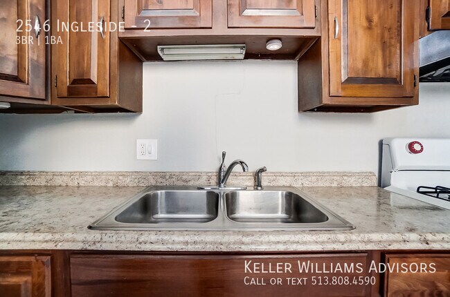 Building Photo - 2546 Ingleside-2