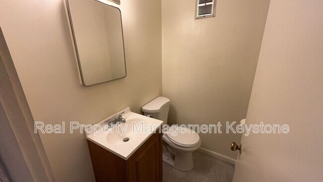 Building Photo - 1122 Greenfield Ave