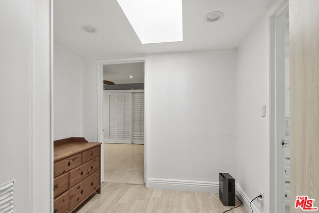 Building Photo - 745 Oxford Ave