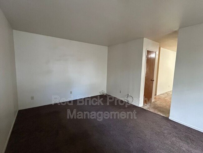 Building Photo - 2110 K St