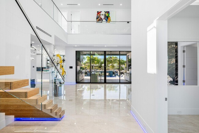 Building Photo - 2650 NE 48th Ct