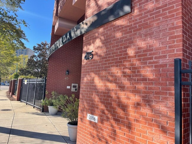 Building Photo - 415 St Pauls Blvd
