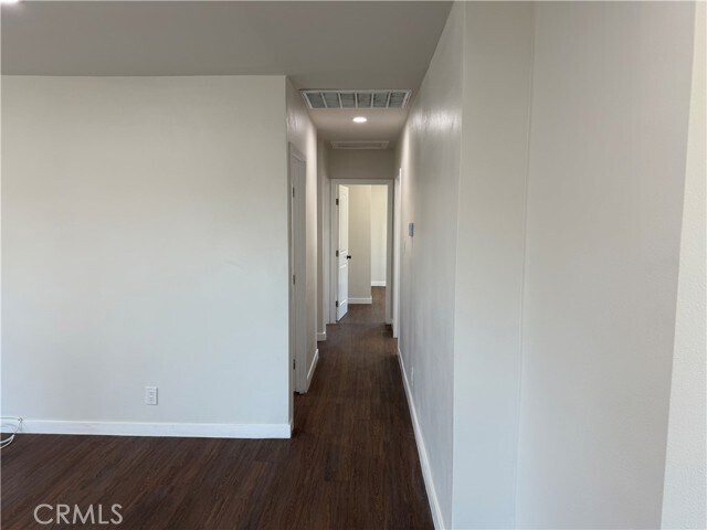Building Photo - 1327 W 89th St