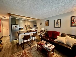 Building Photo - Beautifully updated condo in Winter Park