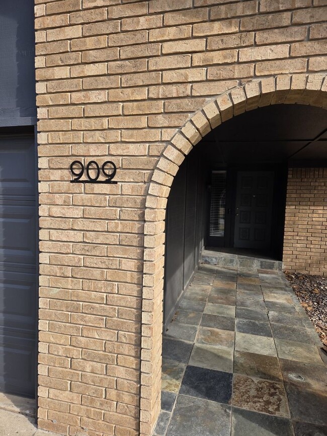 Building Photo - Beautifully updated modern ranch home in the heart of Jenks. Close to Jenks High School, Main Str...