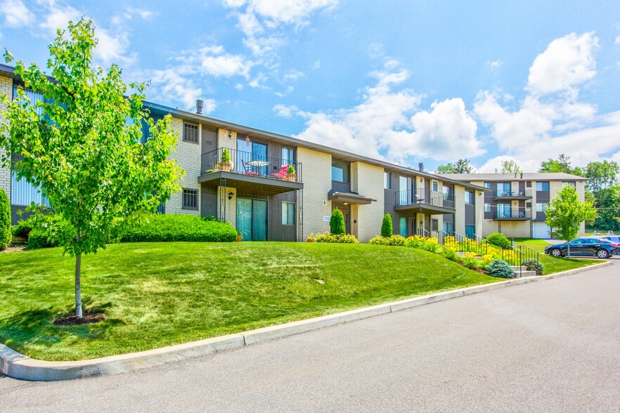 Building Photo - Rolling Ridge Apartments