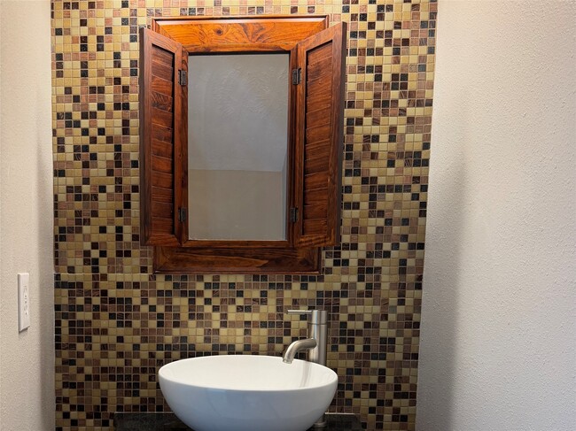 Building Photo - 6622 Grant Dr