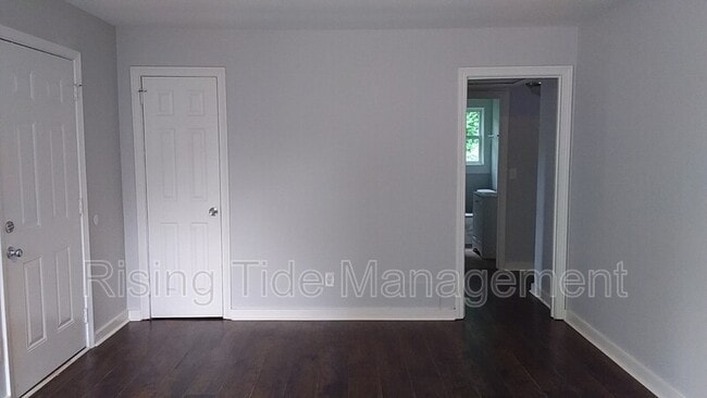 Building Photo - 1909 16th Ave N