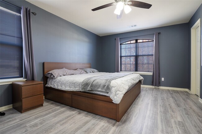Building Photo - 6419 Waldron Dr