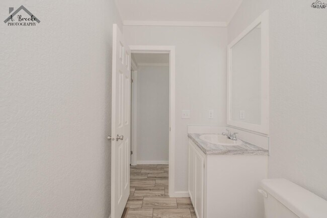 Building Photo - 106 S Pacific Ave