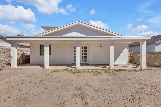 Building Photo - 10400 Valle Koki Dr