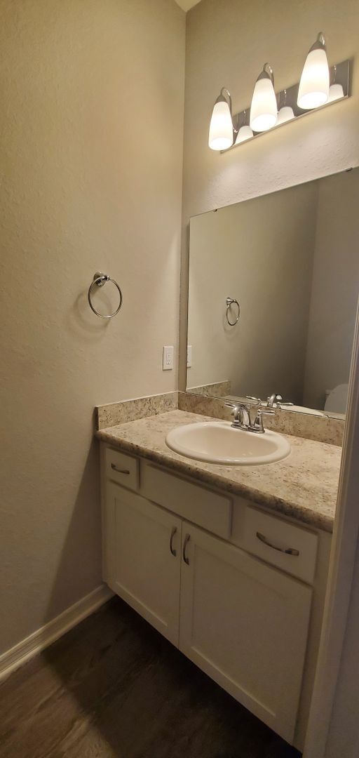 Building Photo - 4-Bedroom, 2.5-Bathroom in Winter Haven