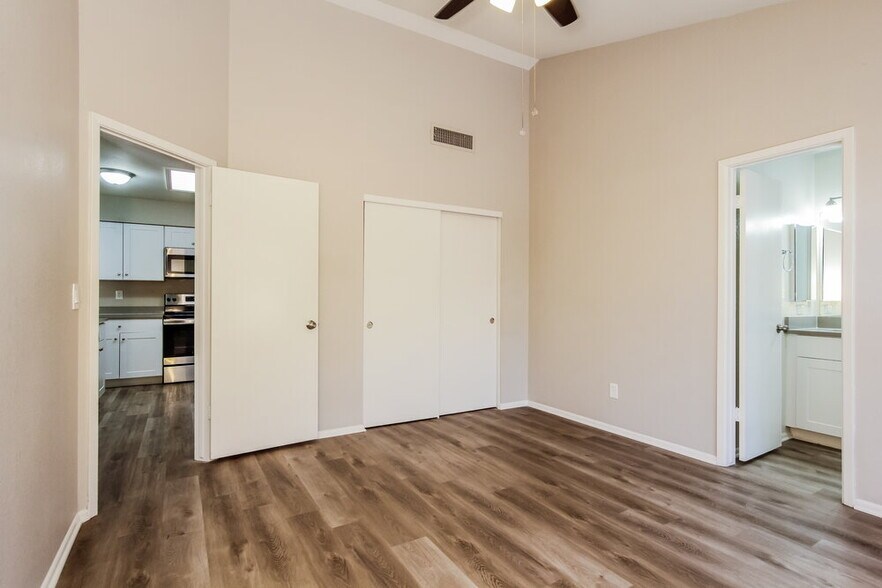Building Photo - 4125 E La Puente Ave