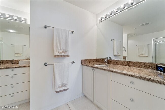 Building Photo - 14819 Laguna Dr