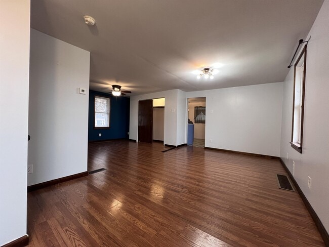 Building Photo - 152 8th St