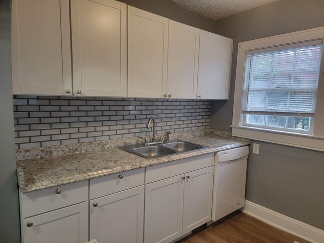 Building Photo - 1364 Carnegie Ave