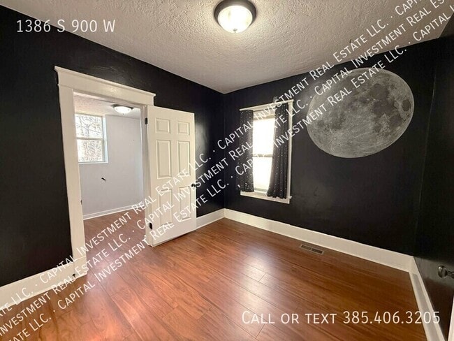 Building Photo - 1386 S 900 W