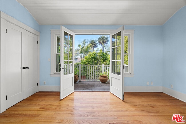 Building Photo - 813 Crestmoore Pl