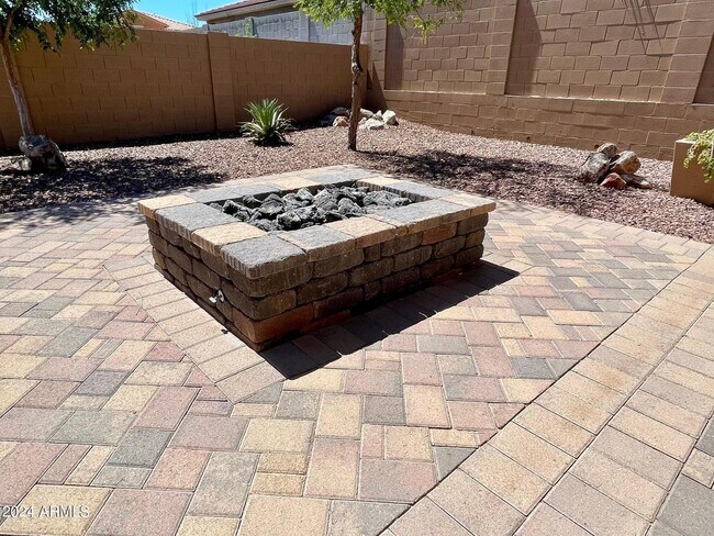 Building Photo - 26880 N 99th Dr