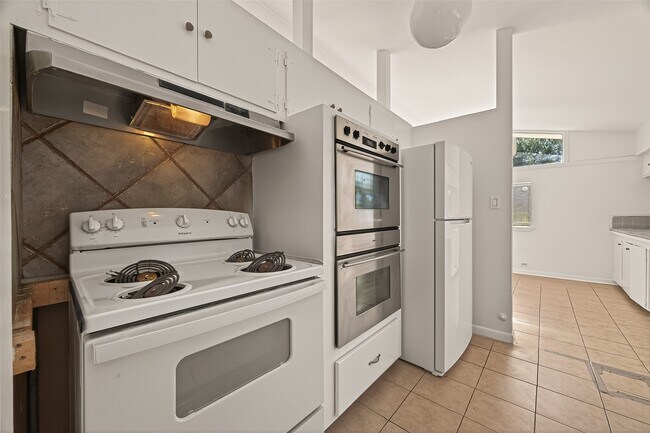 Building Photo - 6426 Mobud Dr