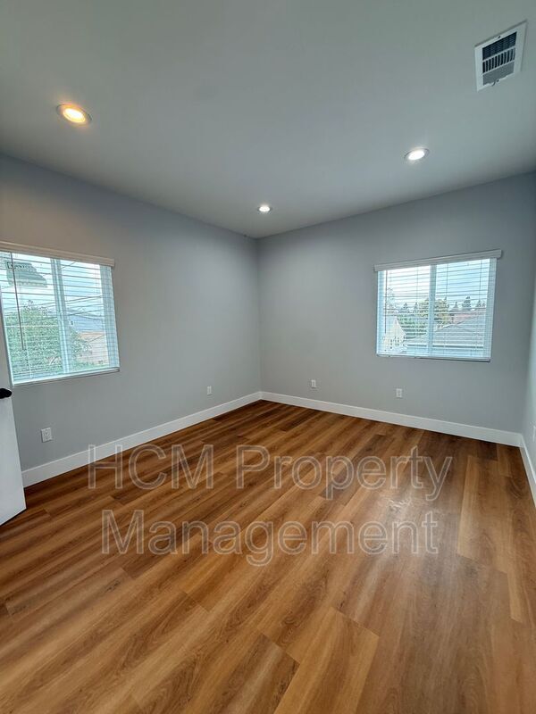 Building Photo - 5235 Bellflower Blvd