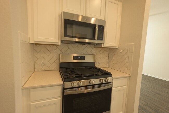 Building Photo - 352 Witchhazel Way