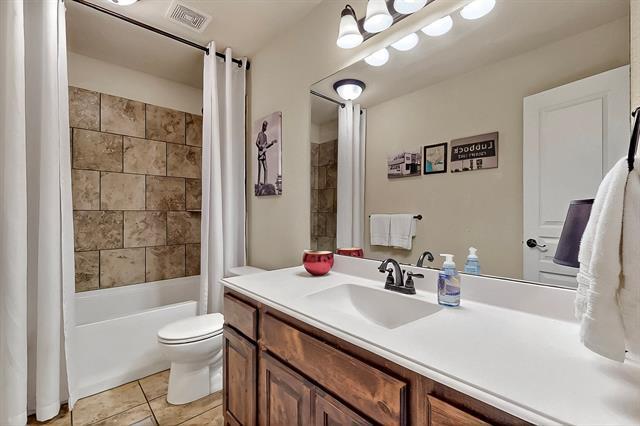Building Photo - 733 Ravenwood Dr