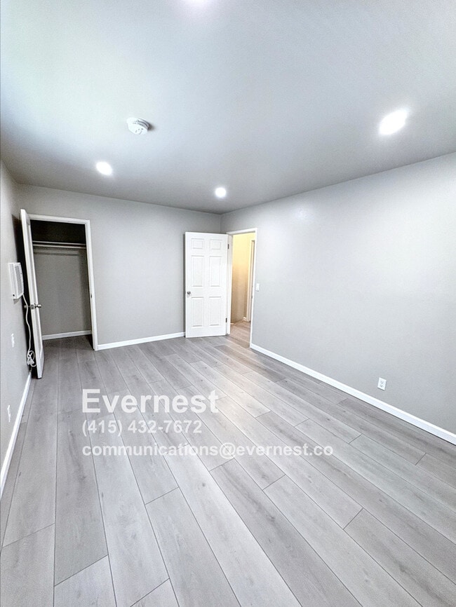 Building Photo - Charming 2-Bedroom, 1-Bathroom House in a ...