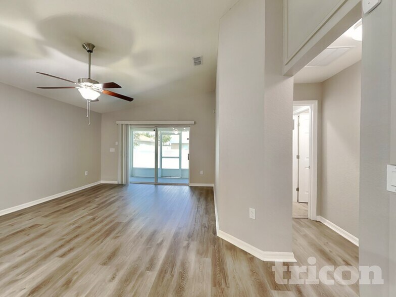 Building Photo - 921 Kingfisher Dr