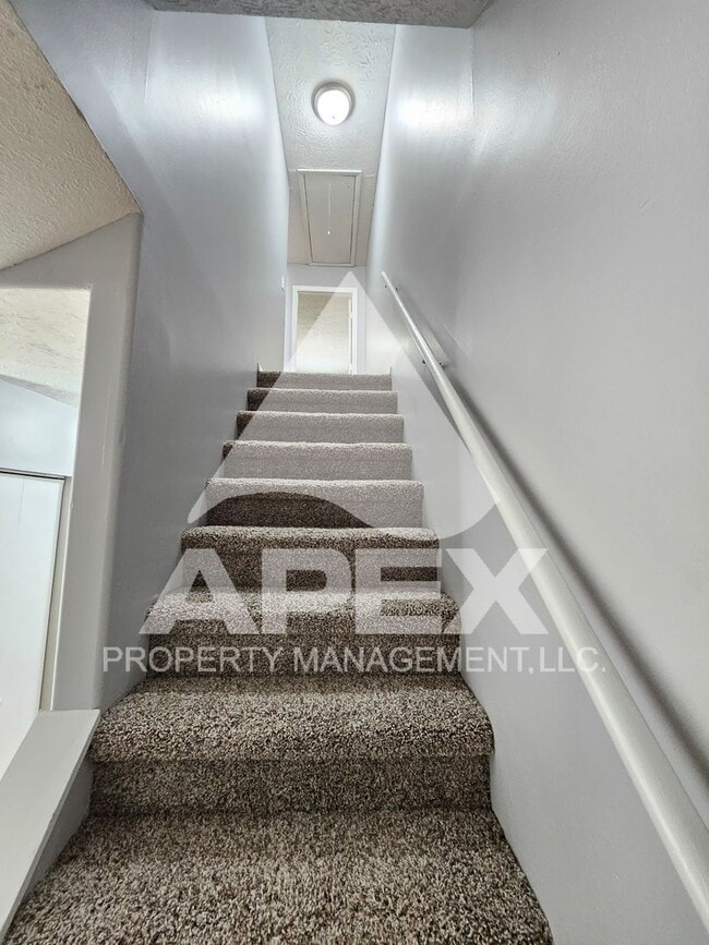 Building Photo - Convenient 2 Bd-1.5 Townhouse in WEST KNOX...