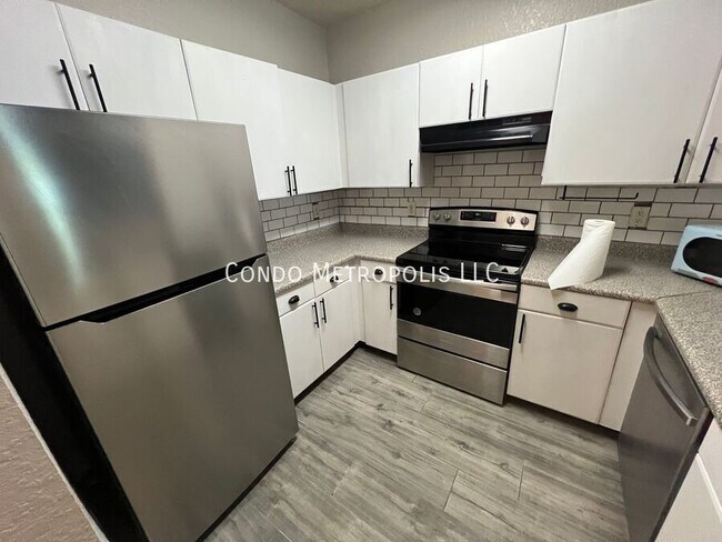 Building Photo - 304 E South St