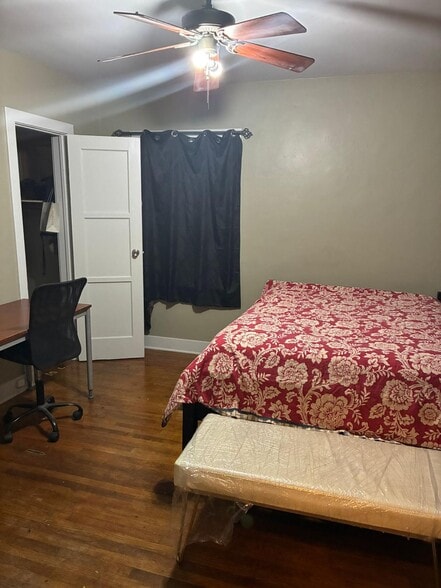 Room 1 - 1315 W 36th Pl