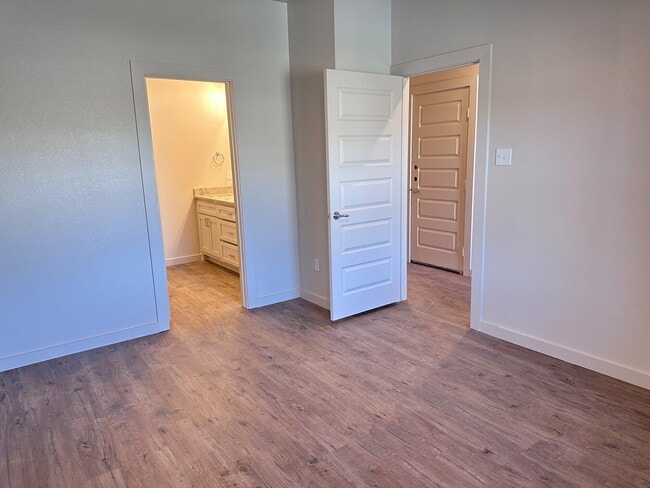 Building Photo - 10916 Albany Ave