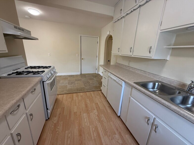 Building Photo - 509 Oak St