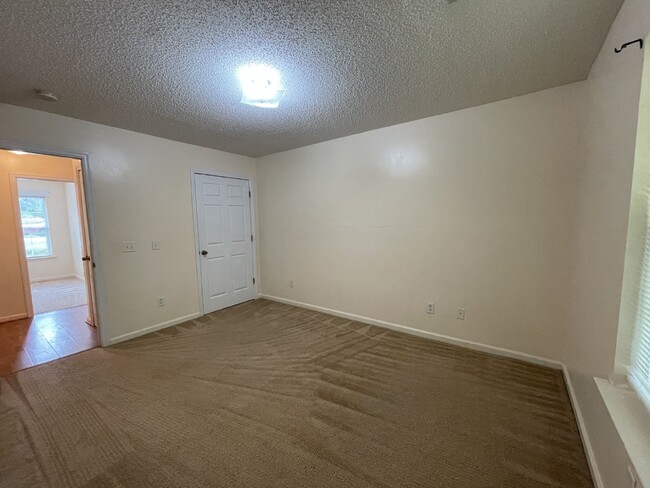 Building Photo - Duplex for Rent