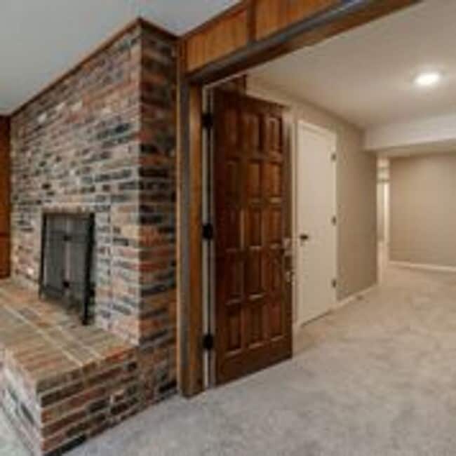 Building Photo - 1510 Woodrail Ave