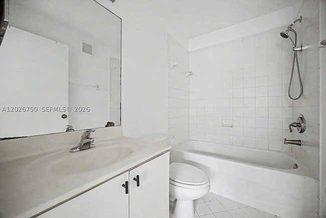 Building Photo - 1241 SE 29th St