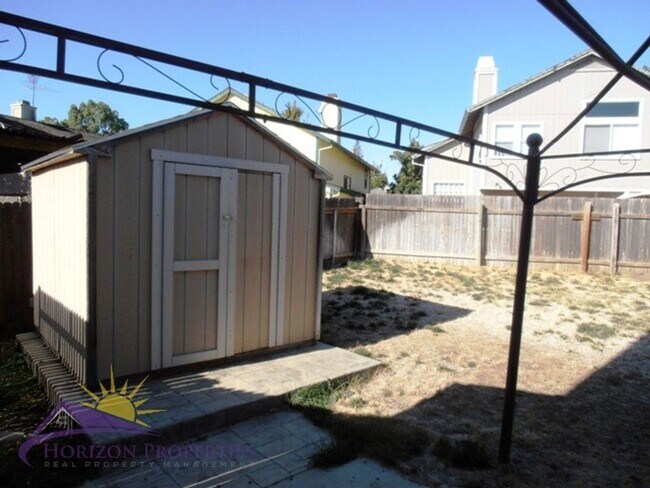 Building Photo - Spacious 3 Bed 2.5 Bath 1,959 Sq. Ft. Antelope Home