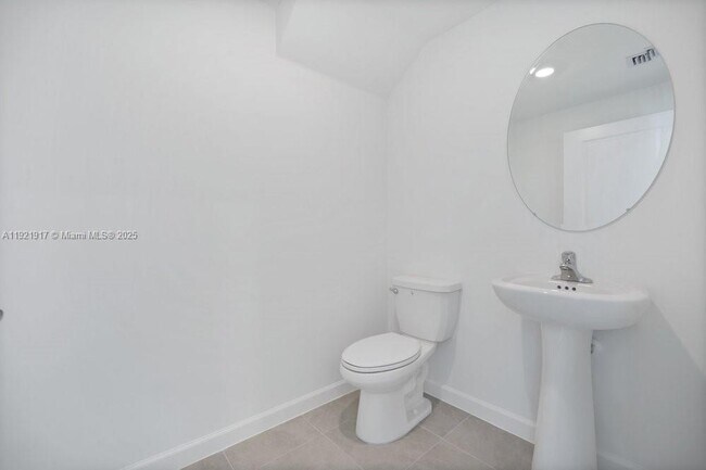 Building Photo - 286 SW 159th Dr