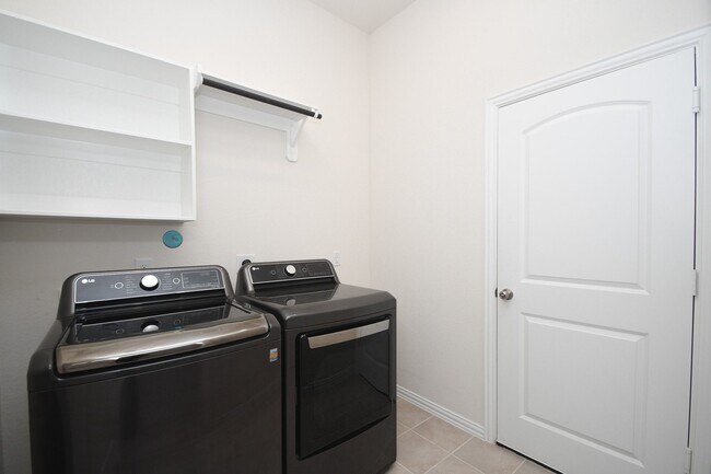 Building Photo - 6142 Thief River Fls Dr