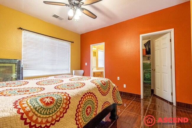 Building Photo - LISTING TITLE: Comfortable 3BD/2BA Home in Tulare's 93274 — Move-In Ready!