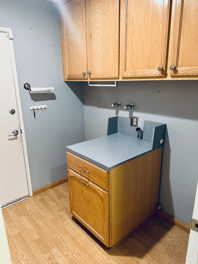 Building Photo - 4 Bedroom home located in Alta Loma