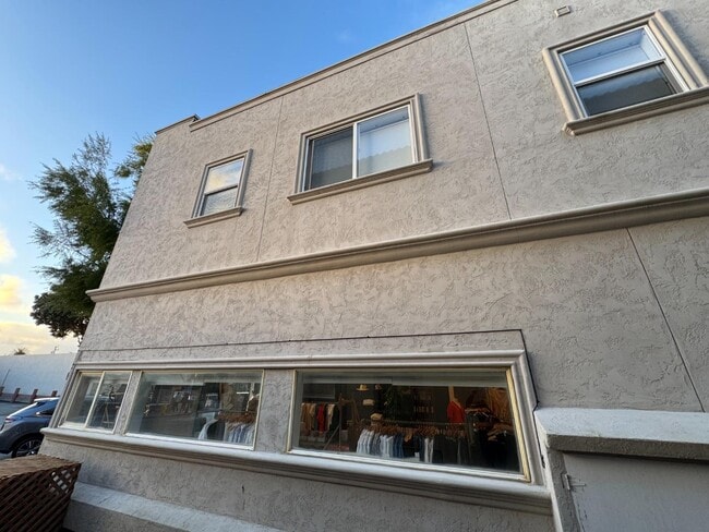 Building Photo - 435 Main St